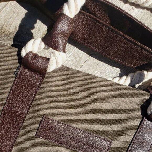 Tommy Bahamas Men’s travel duffle bag - Picture 3 of 6